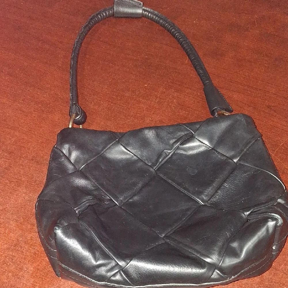 Valentina Fiore Chic Black Quilted Shoulder Bag - Picture 1 of 7